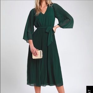 Lulu’s Flirty and Thriving Emerald Dress